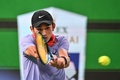 男子テニス、上海マスターズ、シングルス2回戦。リターンを打つ商竣程（2024年10月5日撮影）。(c)Hector RETAMAL / AFP
