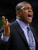 09-10NBA、ボストン・セルティックス（%%Boston Celtics%%）対シカゴ・ブルズ（%%Chicago Bulls%%）。試合はブルズが96-83でセルティックスを下し、3連勝した。写真は判定に不満を表すセルティックスのドッグ・リバース（%%Doc Rivers%%）ヘッドコーチ。（2010年1月14日撮影）(c)AFP/Getty Images/Elsa