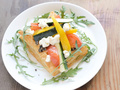 東京・恵比寿にオープンした「マディソン ニューヨーク キッチン（MADISON NEW YORK KITCHEN）」のランチメニュー（9月1日から提供、2014年7月30日撮影）。(c)MODE PRESS