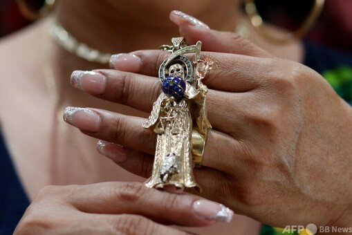 万人受け入れる「骸骨の聖母」 米NYでも信者拡大 写真26枚 国際ニュース：AFPBB News