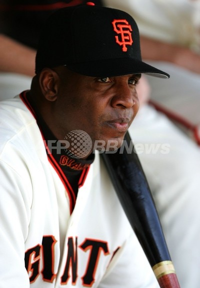 07MLB＞バリー・ボンズ ジャイアンツとの1年契約に合意 - 米国 写真1枚