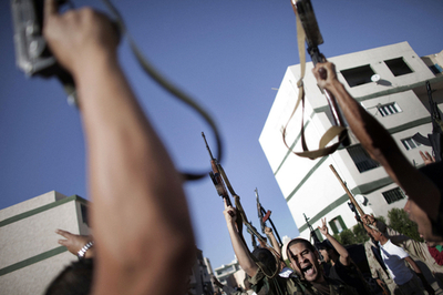 トリポリでカダフィ派とNTCが交戦、3人死亡