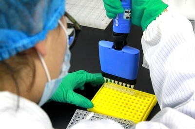 唾液一滴で子どもの才能分かる？ 中国のECで静かな人気