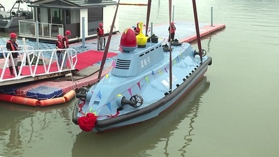 中国が開発した初の高速潜水無人艇が進水