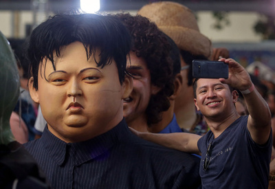 【今日の1枚】まるで首脳会議、“著名人”がパレード