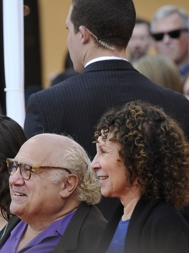 米俳優ダニー・デヴィートさんが離婚、夫婦生活30年