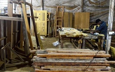 森林保護でチェーンソー輸入禁止、製材所も5年以内に閉鎖へ スリランカ