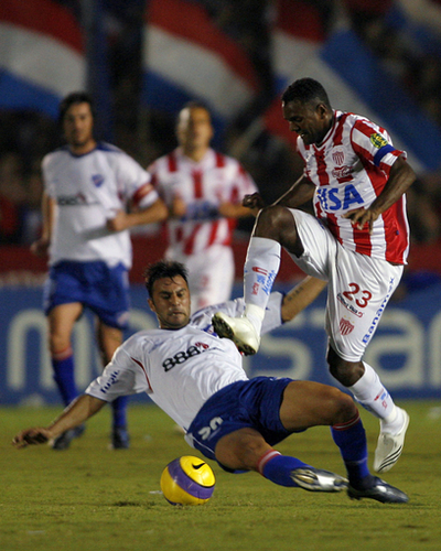 ＜サッカー 07リベルタドーレス杯南米選手権＞ナシオナル・モンテビデオ ネカサとの第1戦に競り勝つ - ウルグアイ