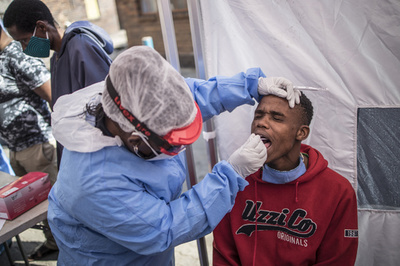 南ア、1日の新規感染者1160人 過去最多