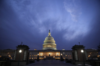 米首都「航空機の脅威」で避難騒ぎ 実はMLBのイベント