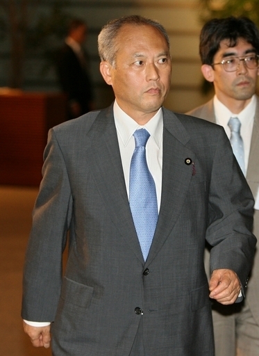 舛添前厚労相が離党届を提出、自民党を離れ新党結成へ