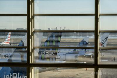 米旅客機の着陸装置格納部から2人の遺体発見