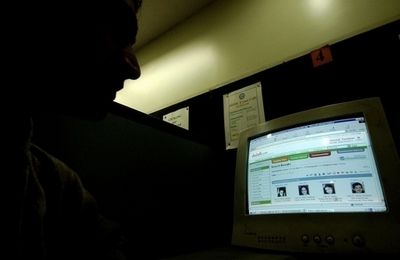 ネットで少女誘惑したHIV感染者の男を逮捕、ポーランド