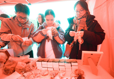 カスタマイズされた中医療法が中国の若者を魅了