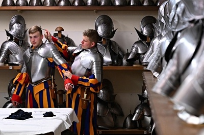 【今日の1枚】スイス衛兵が経験する最初の難関