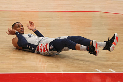 ウェストブルックが相手ファンに激怒、頭上にポップコーンまかれ