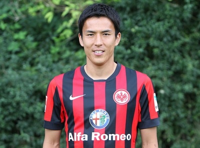 フランクフルトがポートレート撮影、長谷部と乾が登場