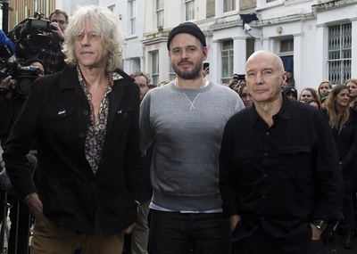 エボラは「破滅の鐘」、再始動「バンド・エイド」が新シングル