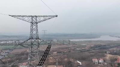 動画:送電線保守に「小飛人」活用 冬の電力安定供給確保 中国湖北省
