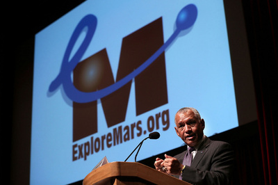 NASA長官「火星探査にできる限りの資金を」、宇宙開発会議始まる