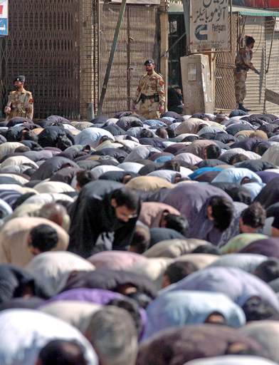 発砲事件受け、外出禁止令を発令 - パキスタン