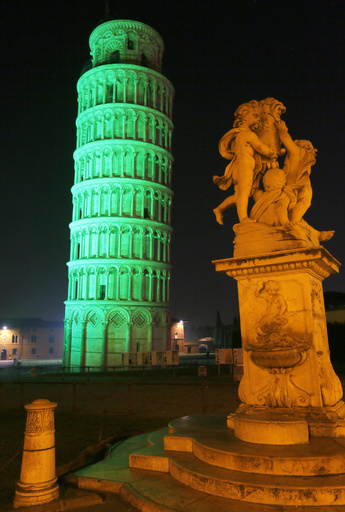 緑一色、世界各地で「セント・パトリック・デー」祝う