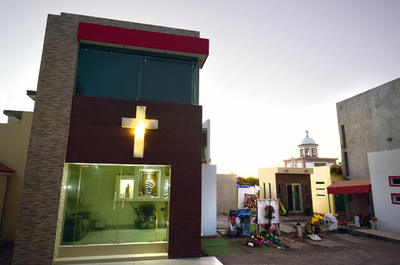 エアコン付き豪華墓地に眠る麻薬王たち、メキシコ