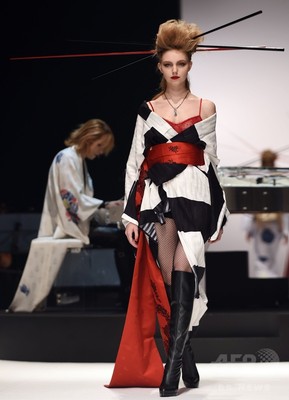 ロックをイメージした「着物」登場、Yoshikiデザイン 東京ファッションウィーク ロックをイメージした「着物」登場、Yoshikiデザイン 東京ファッションウィーク