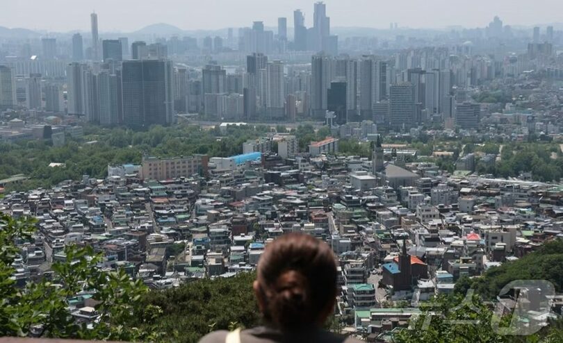 南山から見たソウルの低層住宅密集地域＝2026年5月22日(c)news1