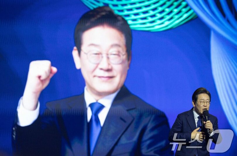 共に民主党の大統領候補に選出されたイ・ジェミョン（李在明）氏＝共同取材(c)news1