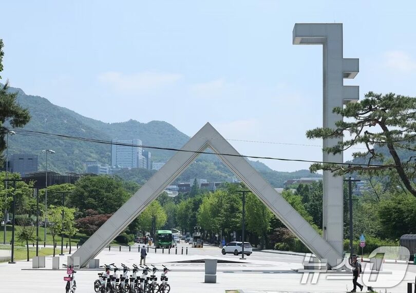 ソウル大学正門 (c)news1