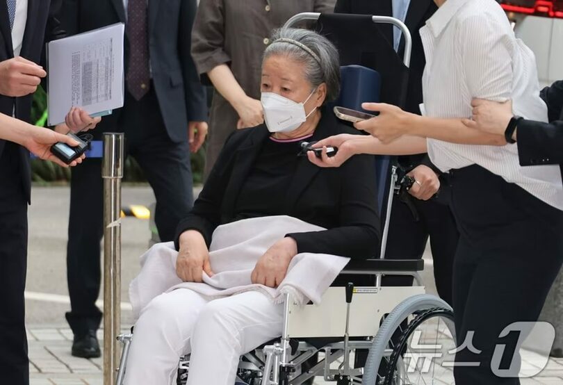 政教癒着疑惑を巡る裁判の論告求刑公判に出席する世界平和統一家庭連合のハン・ハクチャ（韓鶴子）総裁(c)news1