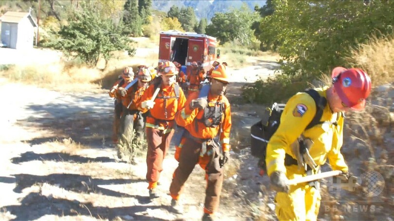 山火事と闘う受刑者たち、時給1ドルの消火プログラム 米加州
