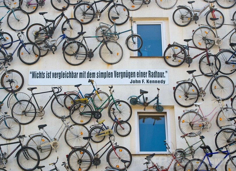 一台いかがですか？自転車販売店の「自転車の壁」 独