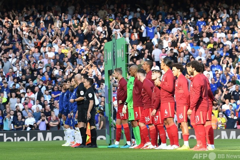 リバプールは10人のチェルシーとドロー、マンCはアーセナルに5発大勝