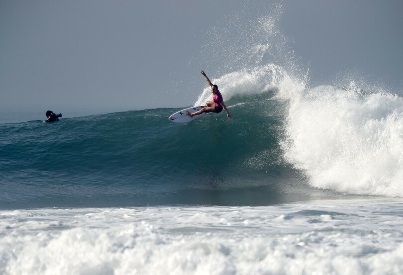 バリ島クラマスビーチでサーフィン大会