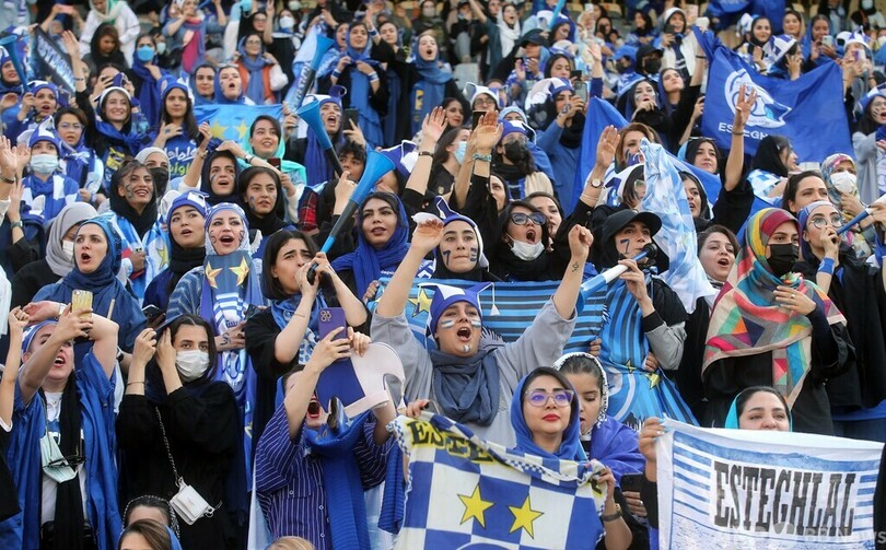 イラン 女性サッカーファンがスタジアム観戦 国内戦は約40年ぶり 写真6枚 国際ニュース Afpbb News