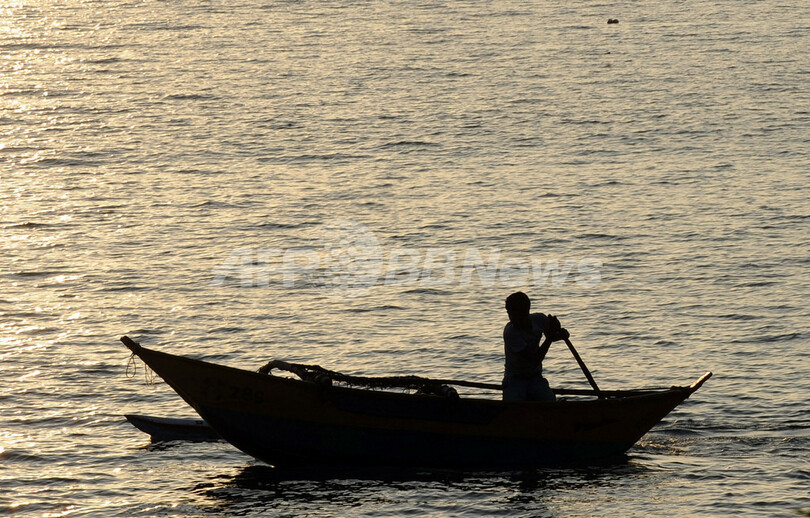 スリランカ伝統の竹馬漁、観光客に人気