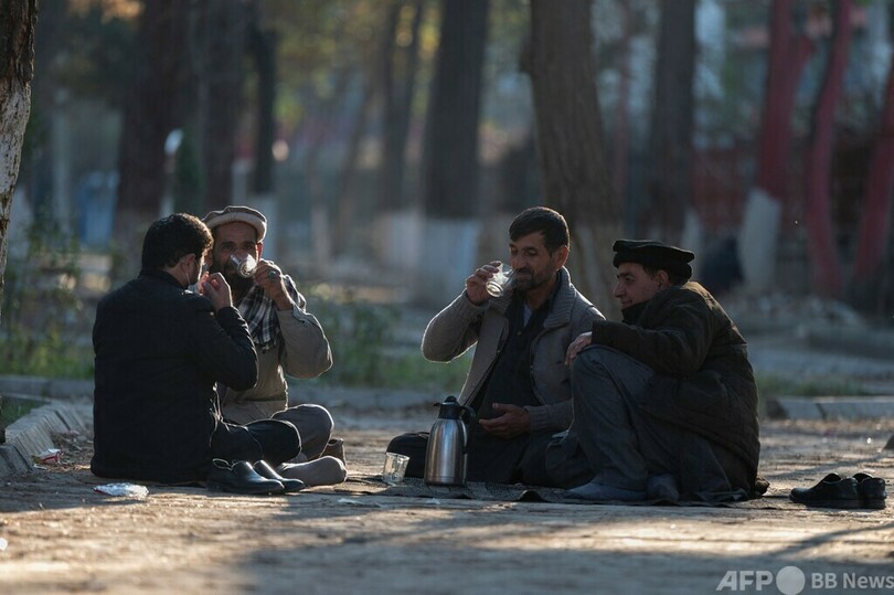 公園でバレーボール アフガン首都