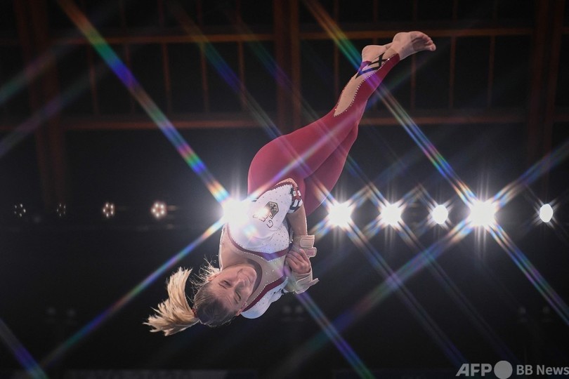 独体操女子、ボディースーツで予選出場