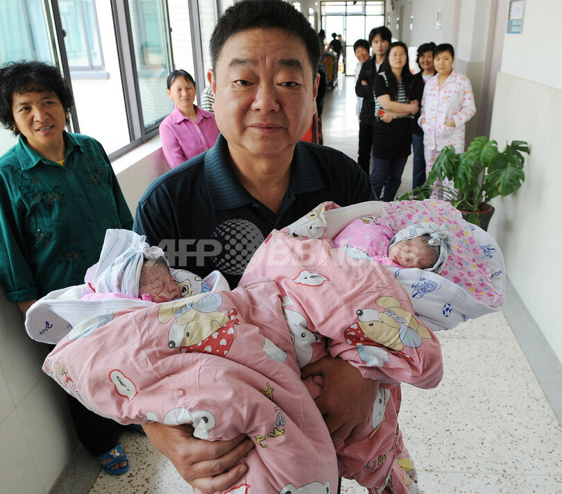 中国の60歳女性に双子が誕生 国内最高齢出産 写真10枚 国際ニュース Afpbb News