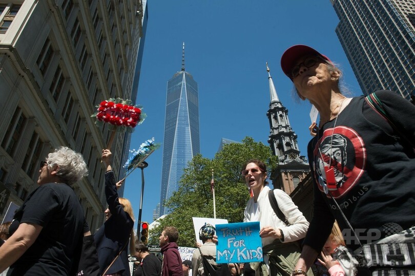 世界各地で反トランプデモ、パリ協定離脱やロシア疑惑に抗議