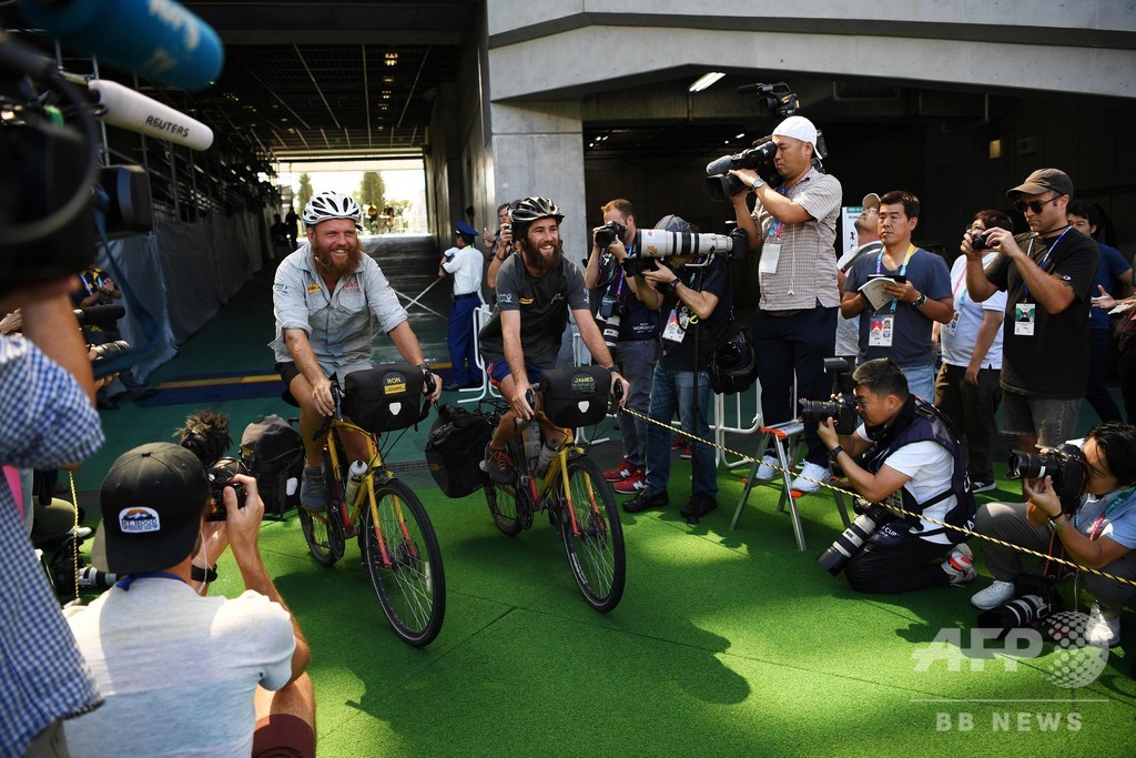 英国から東京まで自転車で、開幕戦の笛が会場に到着 ラグビーW杯