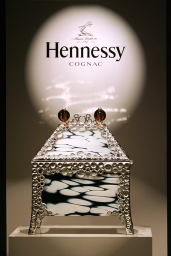 2500万円のコニャック100本限定販売、当主K・ヘネシー生誕100周年記念