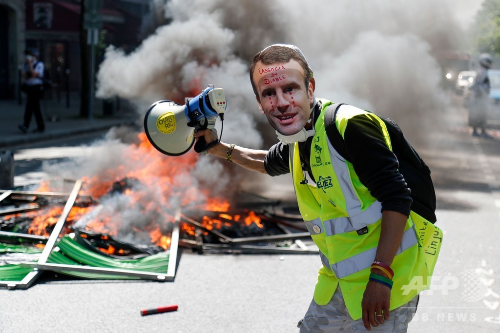 マクロン仏大統領の支持率、ノートルダム火災後も3割下回る マクロン仏大統領の支持率、ノートルダム火災後も3割下回る
