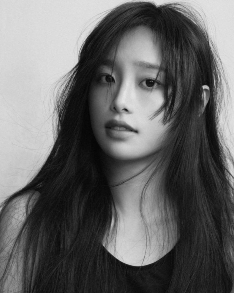 今月の少女　LOONA　チュウ　直筆サイン入り写真 LOONA Publi #SoftError on X: 