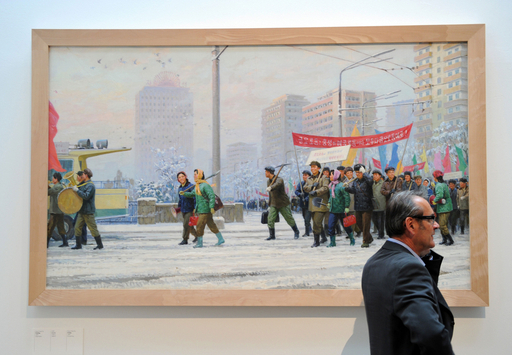 ウィーンで北朝鮮の美術品展、金総書記親子の肖像画も 写真18枚