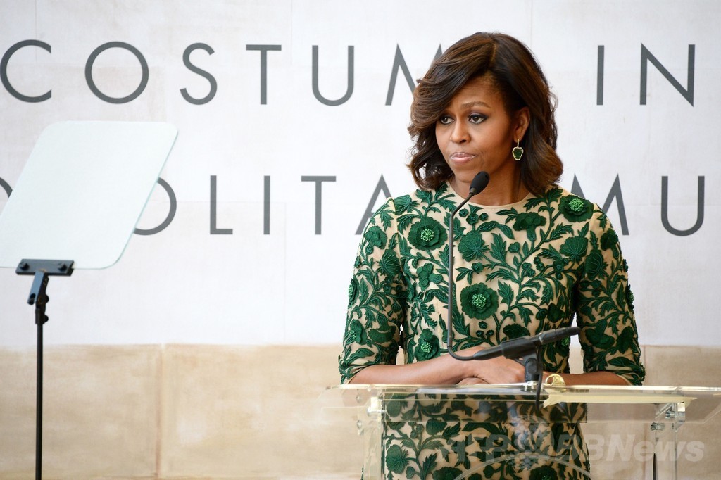 ミシェル夫人、米・美術館のテープカットセレモニーで着用したのは・・・