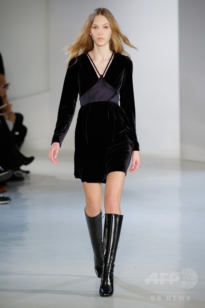 セクシー＆ロックなパーティスタイル、「ジル・スチュアート」15/16年秋冬