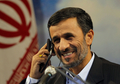 イラン・テヘラン（Tehran）で記者会見を行う、マフムード・アフマディネジャド（Mahmoud Ahmadinejad）大統領（2009年9月7日撮影）。(c)AFP/BEHROUZ MEHRI